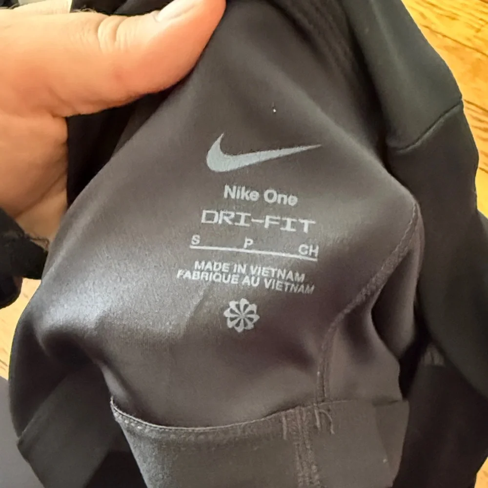 Nike Women's Black Sports Bra Tank - Picture 7 of 7